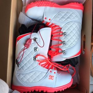 *NEVER WORN* DC Karma Women’s Snowboard Boots